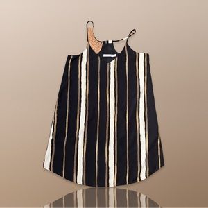 Bishop + Young loose flowy causal dress size M.